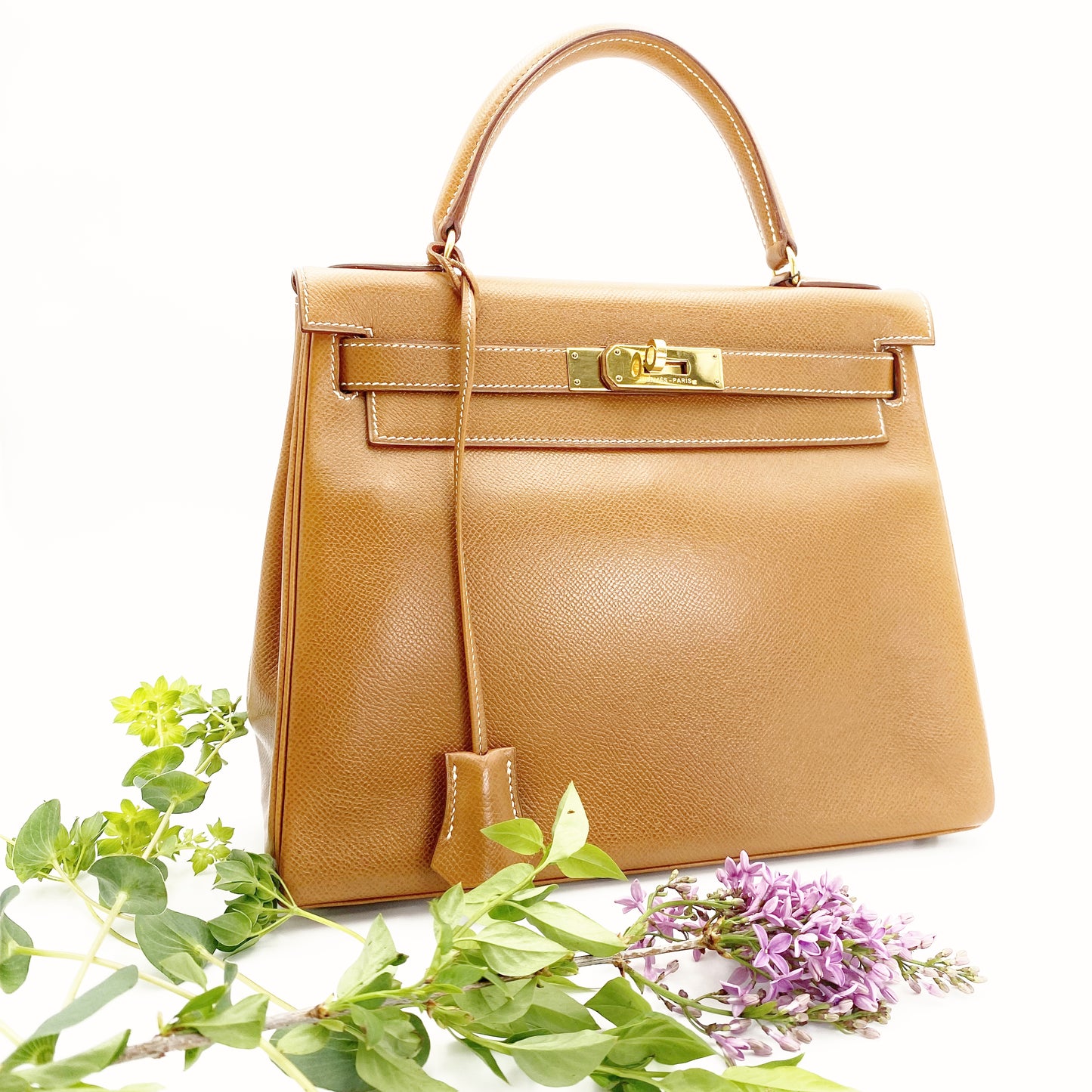 Jelly, Vintage Authentic Hermes ⭕U 1991 kelly 28 retourne gold courchevel leather with strap, chain, clochette, and key