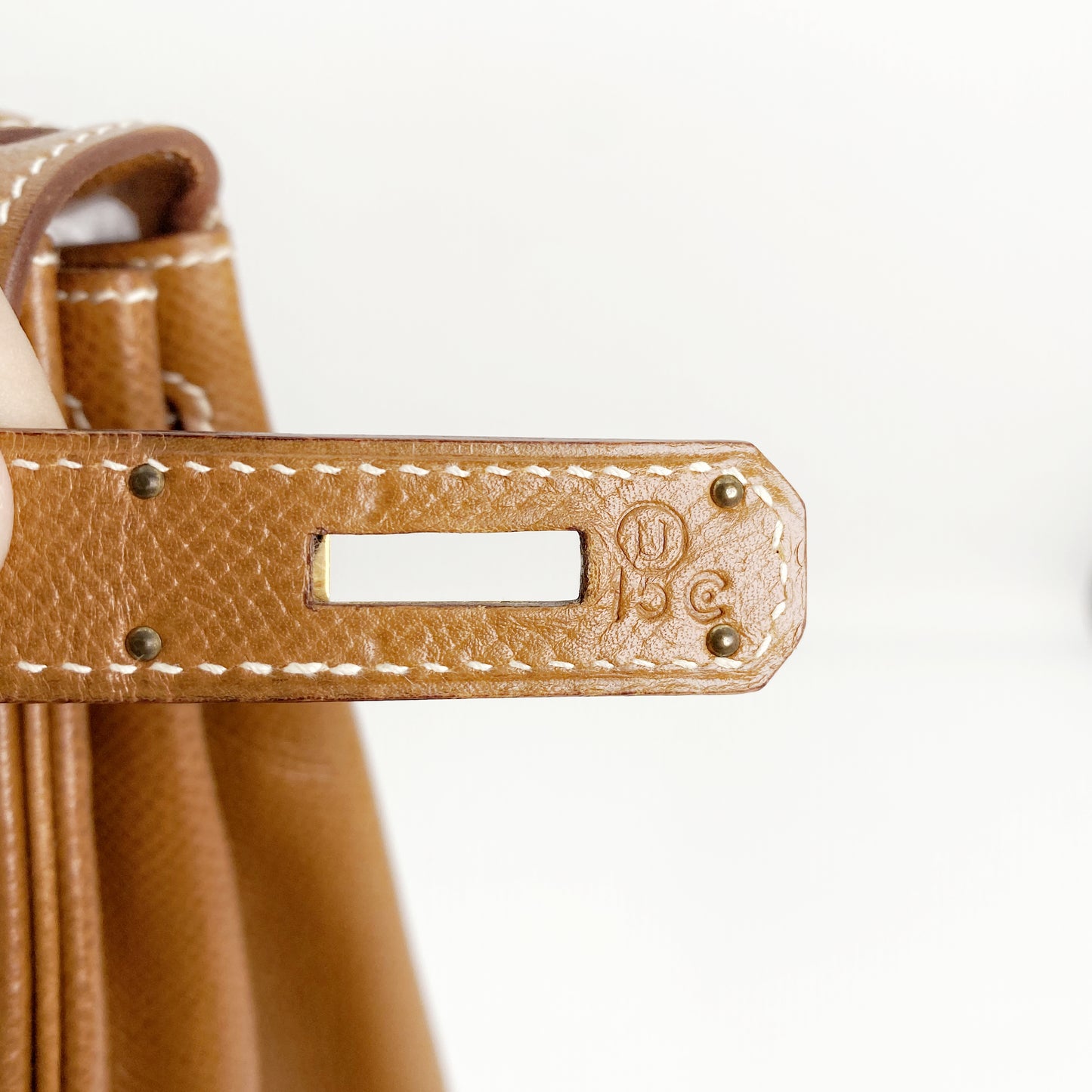 Jelly, Vintage Authentic Hermes ⭕U 1991 kelly 28 retourne gold courchevel leather with strap, chain, clochette, and key