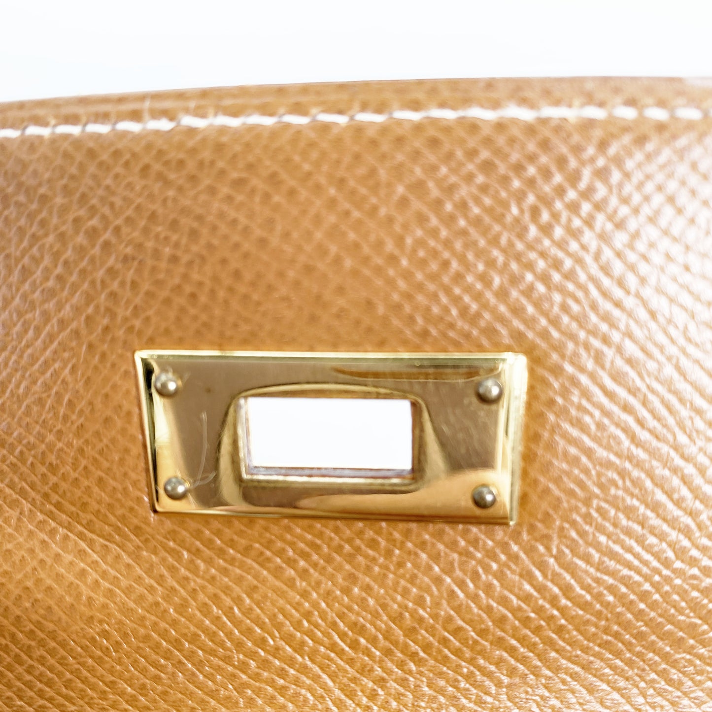Jelly, Vintage Authentic Hermes ⭕U 1991 kelly 28 retourne gold courchevel leather with strap, chain, clochette, and key
