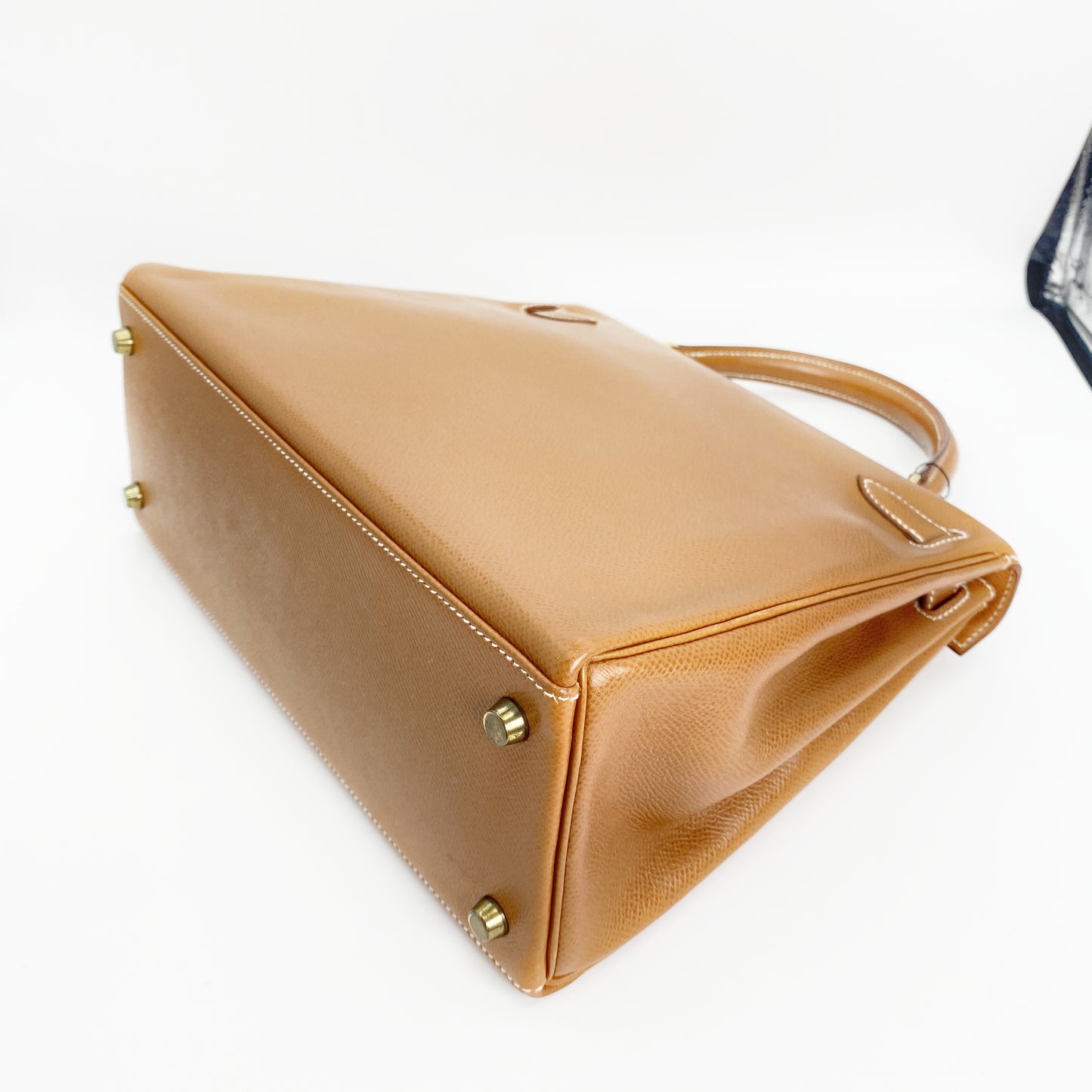 Jelly, Vintage Authentic Hermes ⭕U 1991 kelly 28 retourne gold courchevel leather with strap, chain, clochette, and key