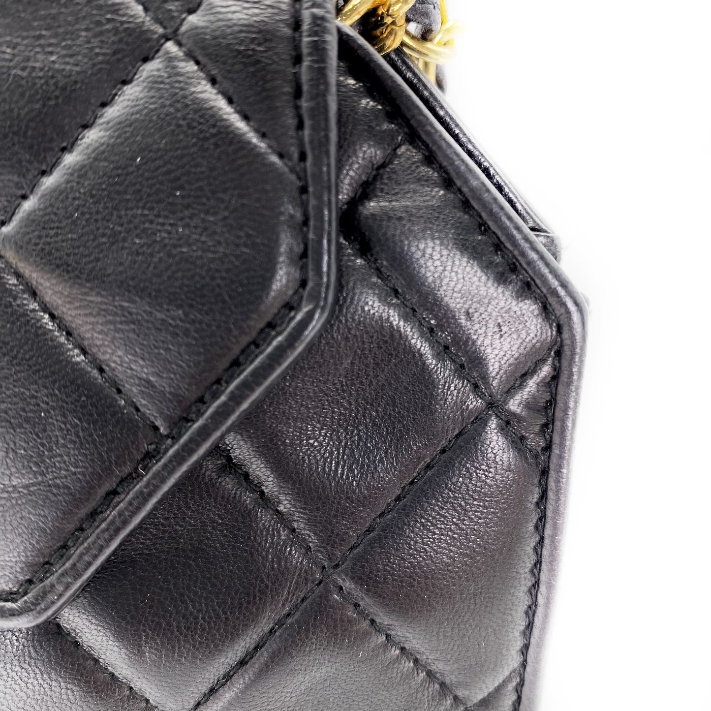 Maica, Vintage Authentic Chanel 1 series chain black lambskin octagon with seal and card