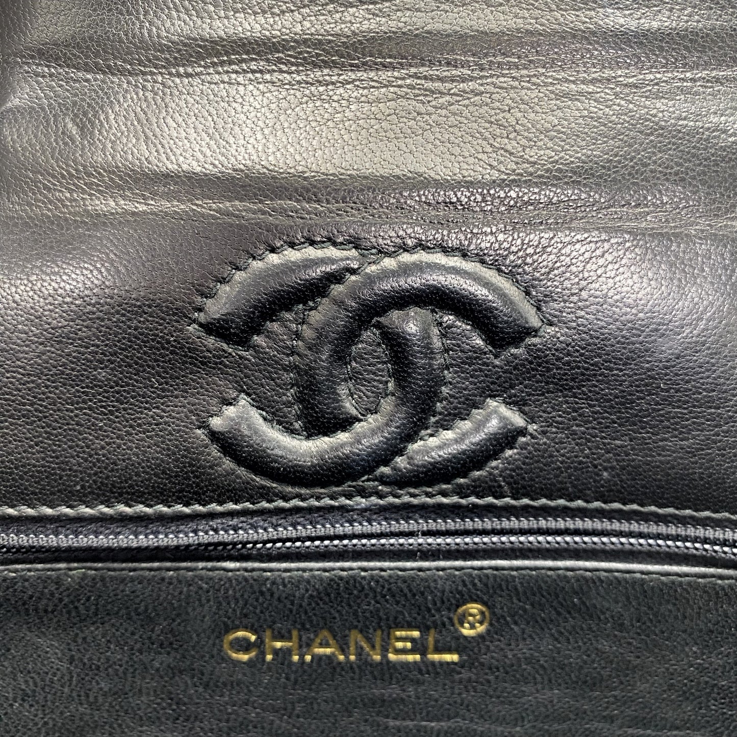 Maica, Vintage Authentic Chanel 1 series chain black lambskin octagon with seal and card