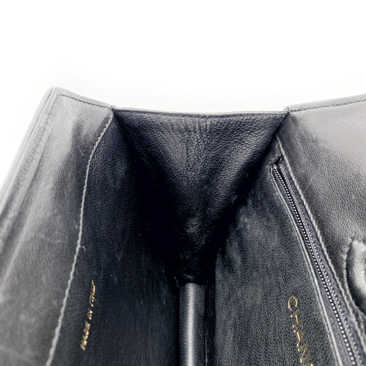 Maica, Vintage Authentic Chanel 1 series chain black lambskin octagon with seal and card
