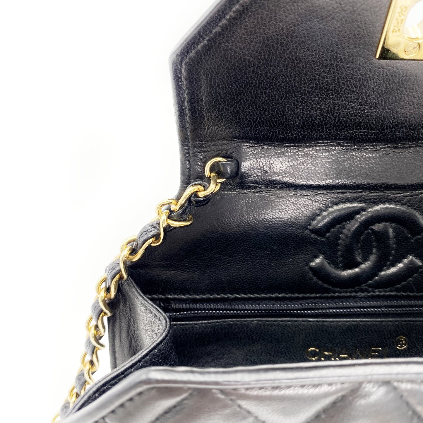 Maica, Vintage Authentic Chanel 1 series chain black lambskin octagon with seal and card