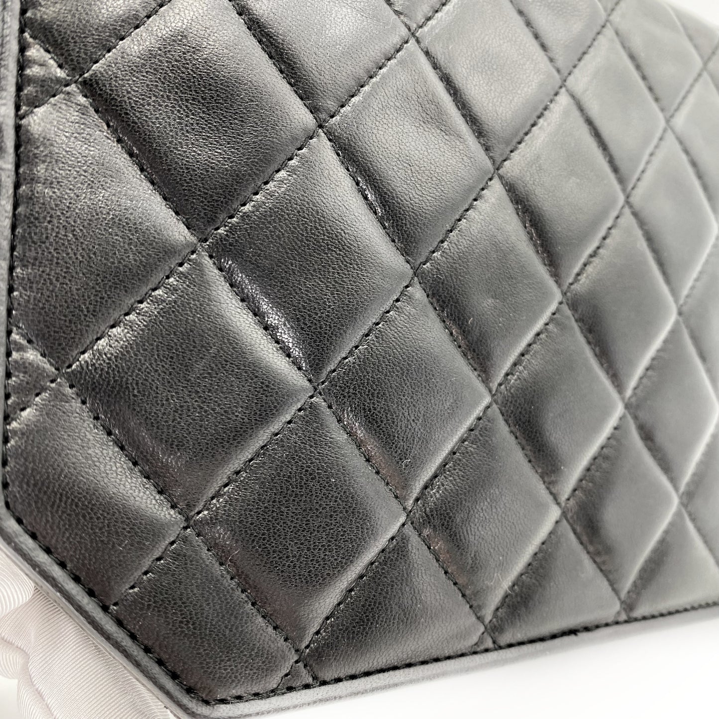 Maica, Vintage Authentic Chanel 1 series chain black lambskin octagon with seal and card