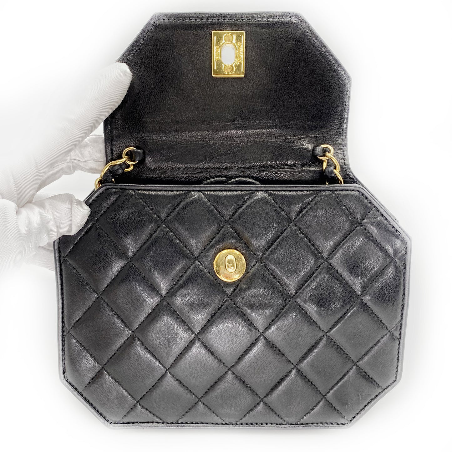Maica, Vintage Authentic Chanel 1 series chain black lambskin octagon with seal and card