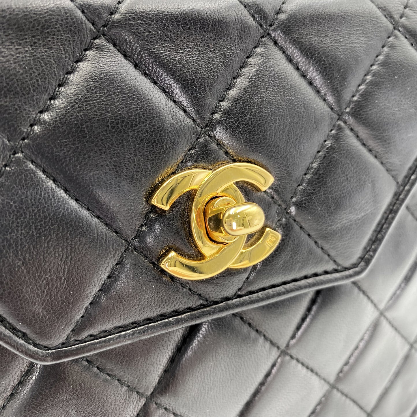 Maica, Vintage Authentic Chanel 1 series chain black lambskin octagon with seal and card
