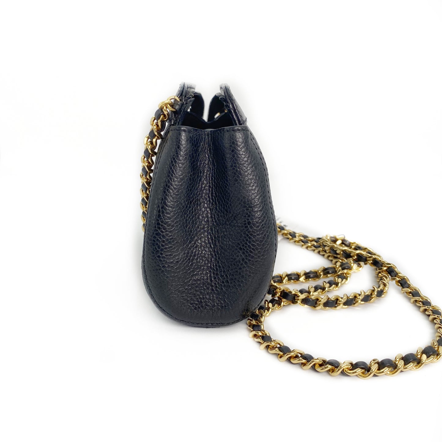 Batalla, Vintage Authentic Chanel 5 series mini chain black caviar "dumpling" with seal and card