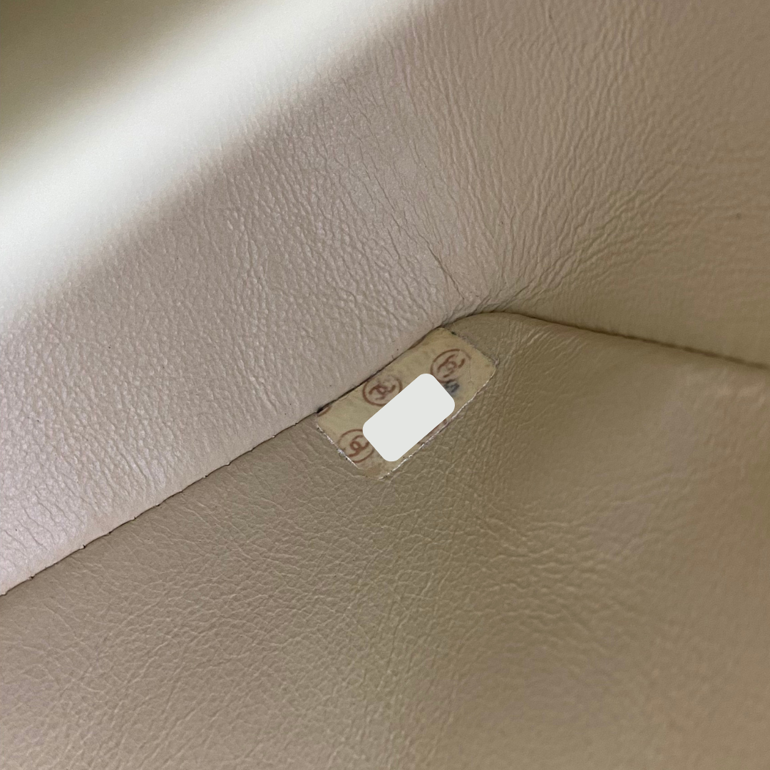 Iduna, 2 Series Medium Beige Lambskin with seal and card