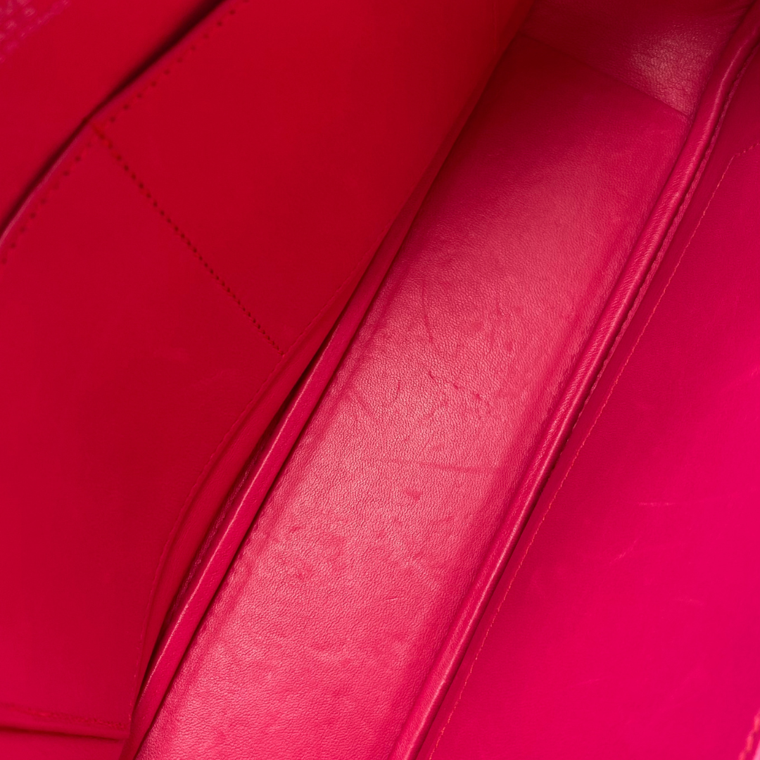 Meera, 2006 Plume Elan 28 Fushia Pink Cherve with stamp ⬜︎J