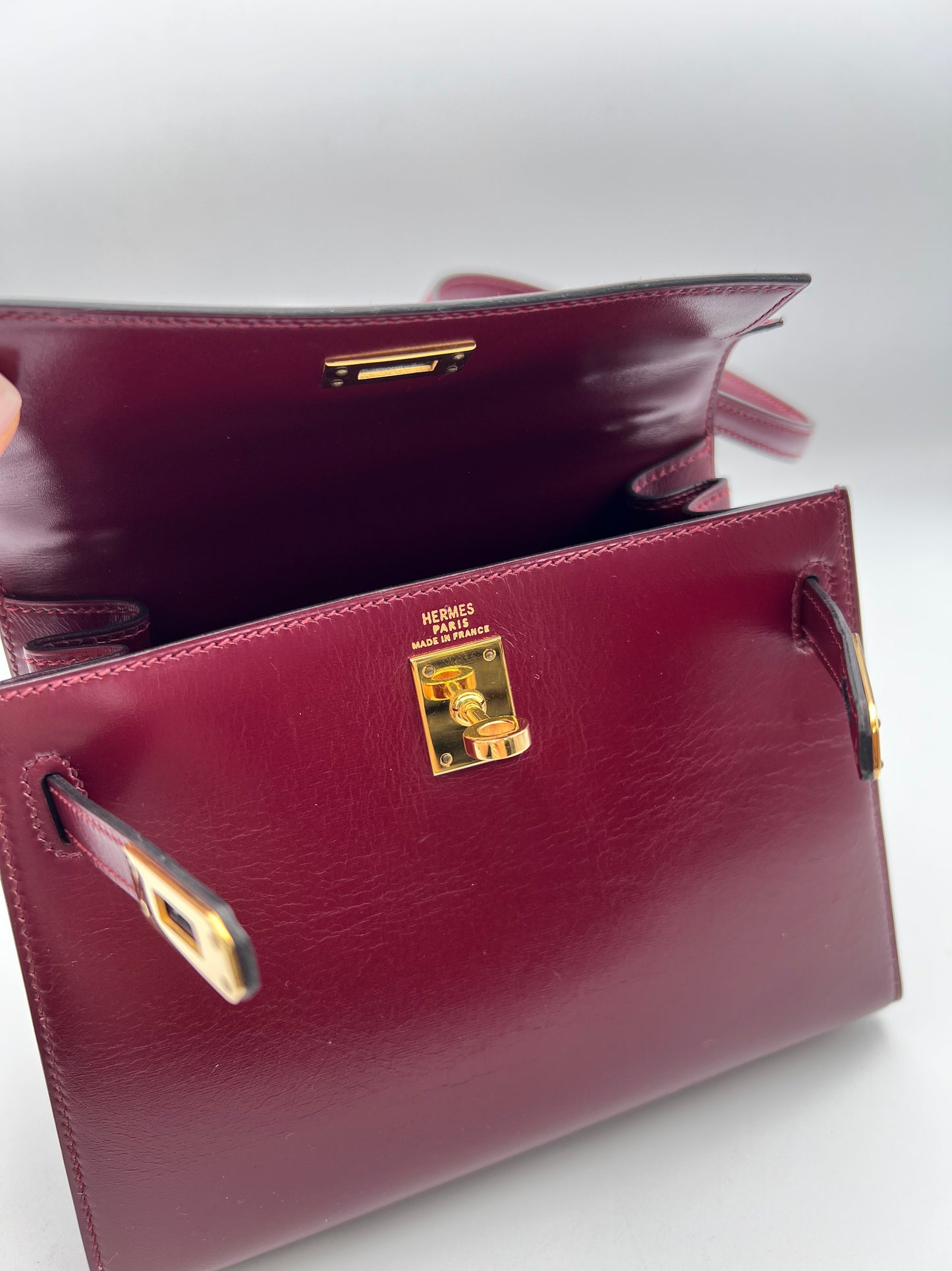 Concon, Vintage Authentic Hermes Kelly 20 Rouge H Short Handle
