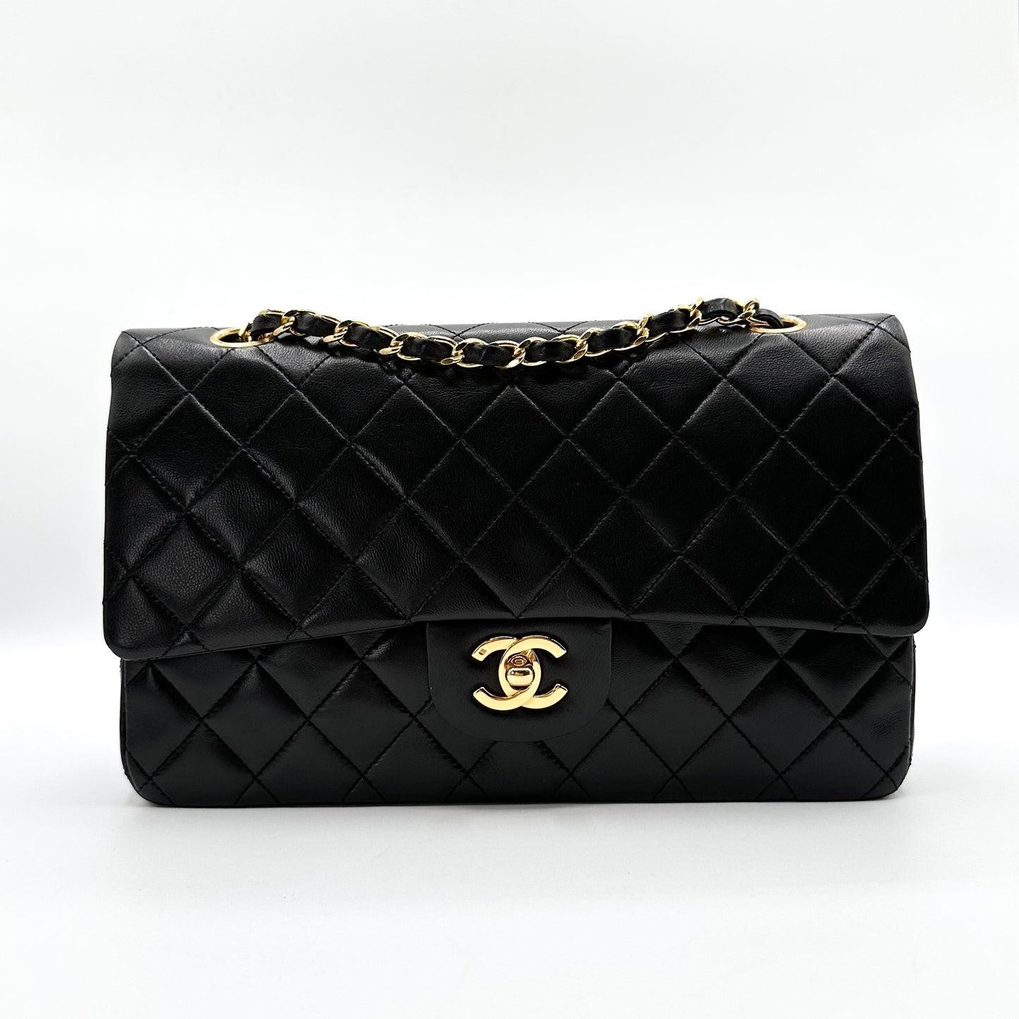 Wander, 1 Series Medium Classic Flap Black Lambskin with seal and card