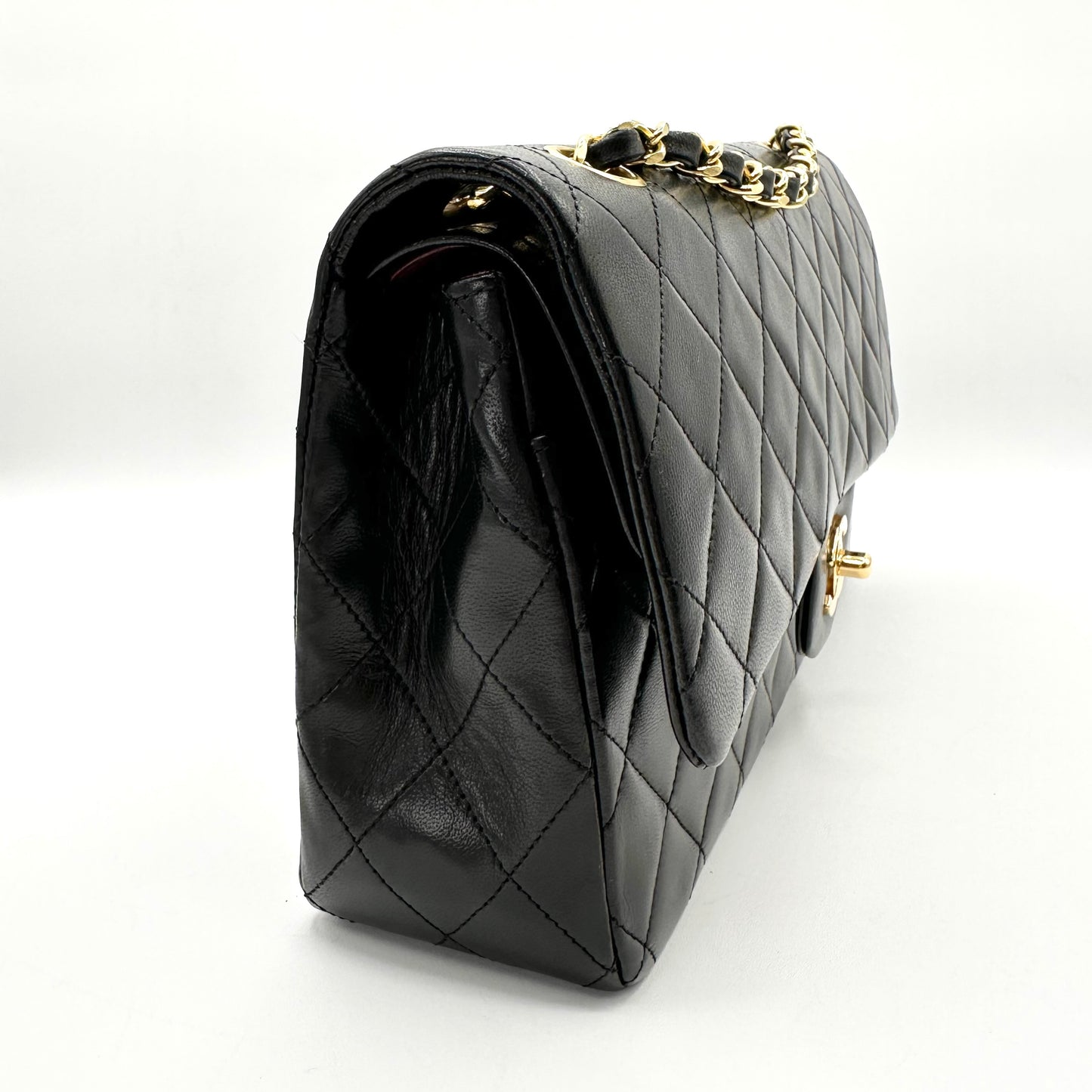 Wander, 1 Series Medium Classic Flap Black Lambskin with seal and card