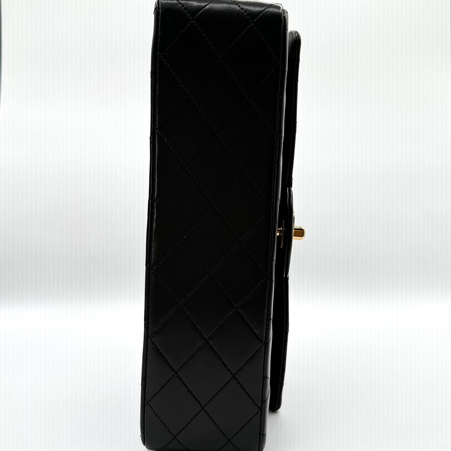 Wander, 1 Series Medium Classic Flap Black Lambskin with seal and card