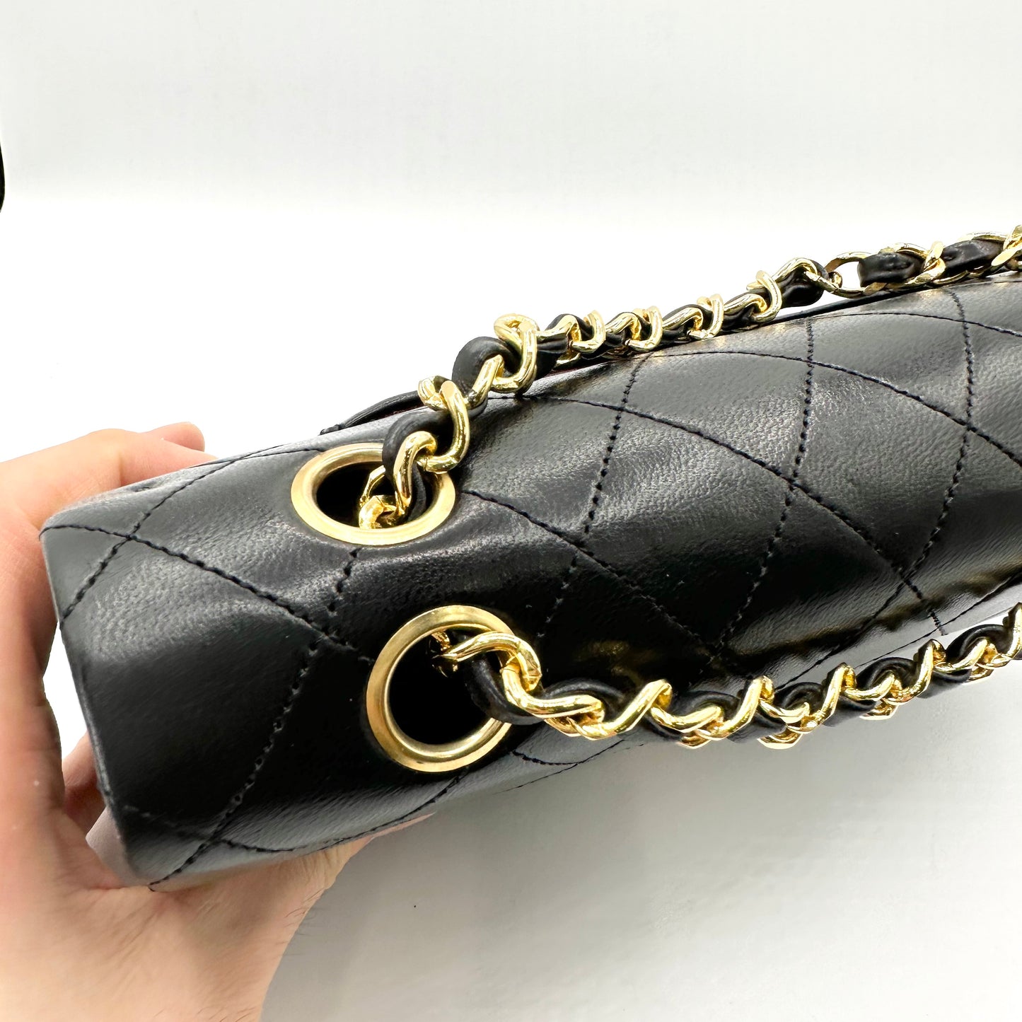 Wander, 1 Series Medium Classic Flap Black Lambskin with seal and card