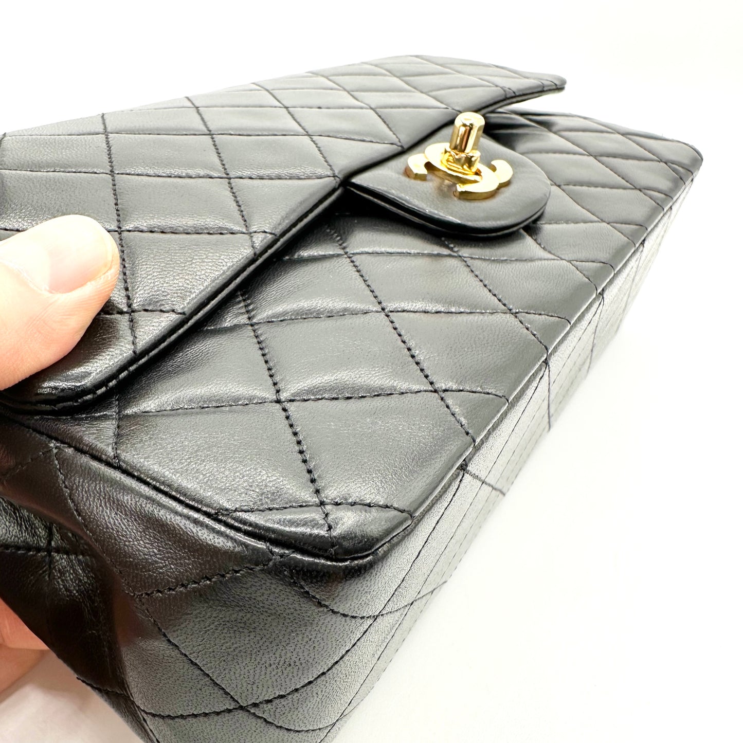 Wander, 1 Series Medium Classic Flap Black Lambskin with seal and card