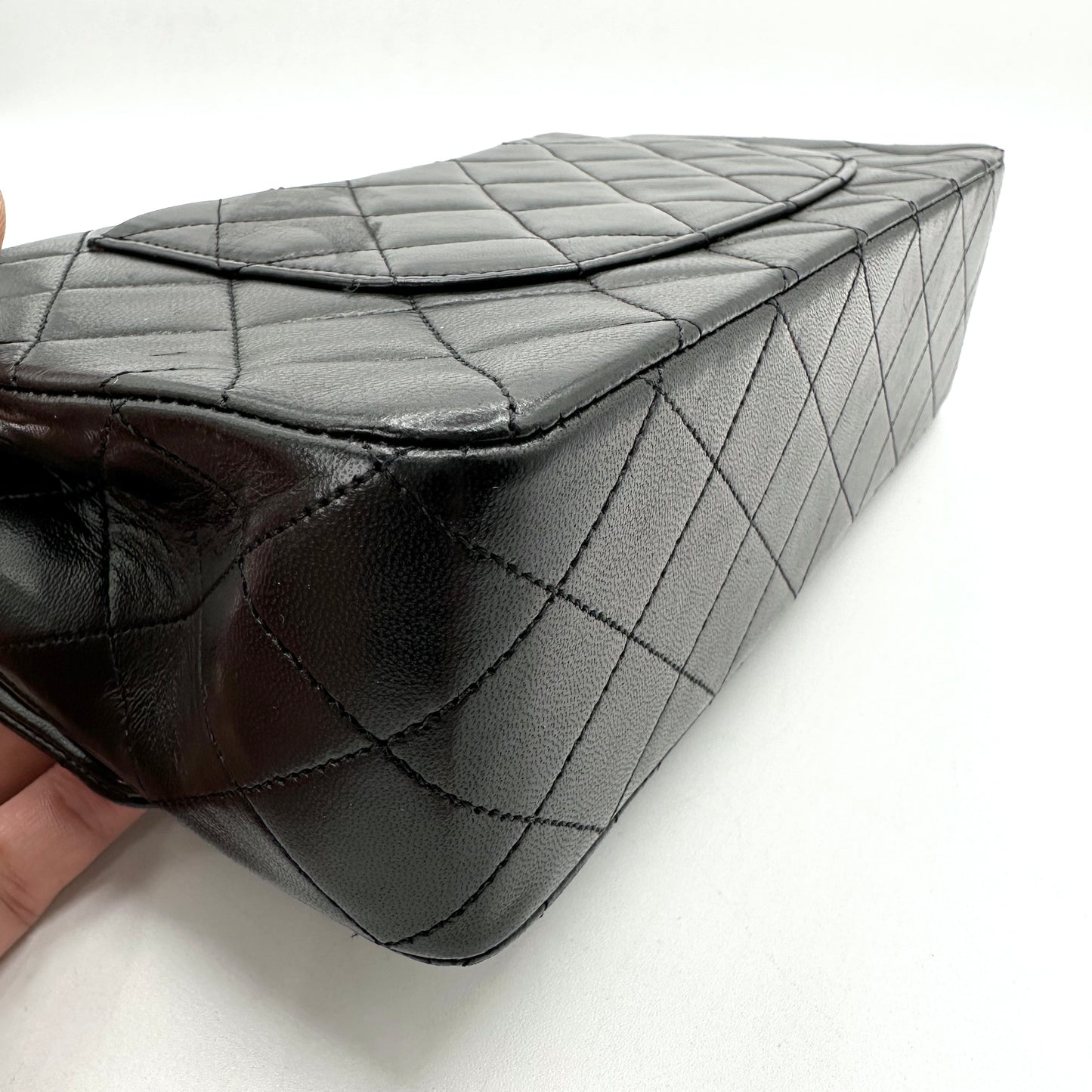 Wander, 1 Series Medium Classic Flap Black Lambskin with seal and card
