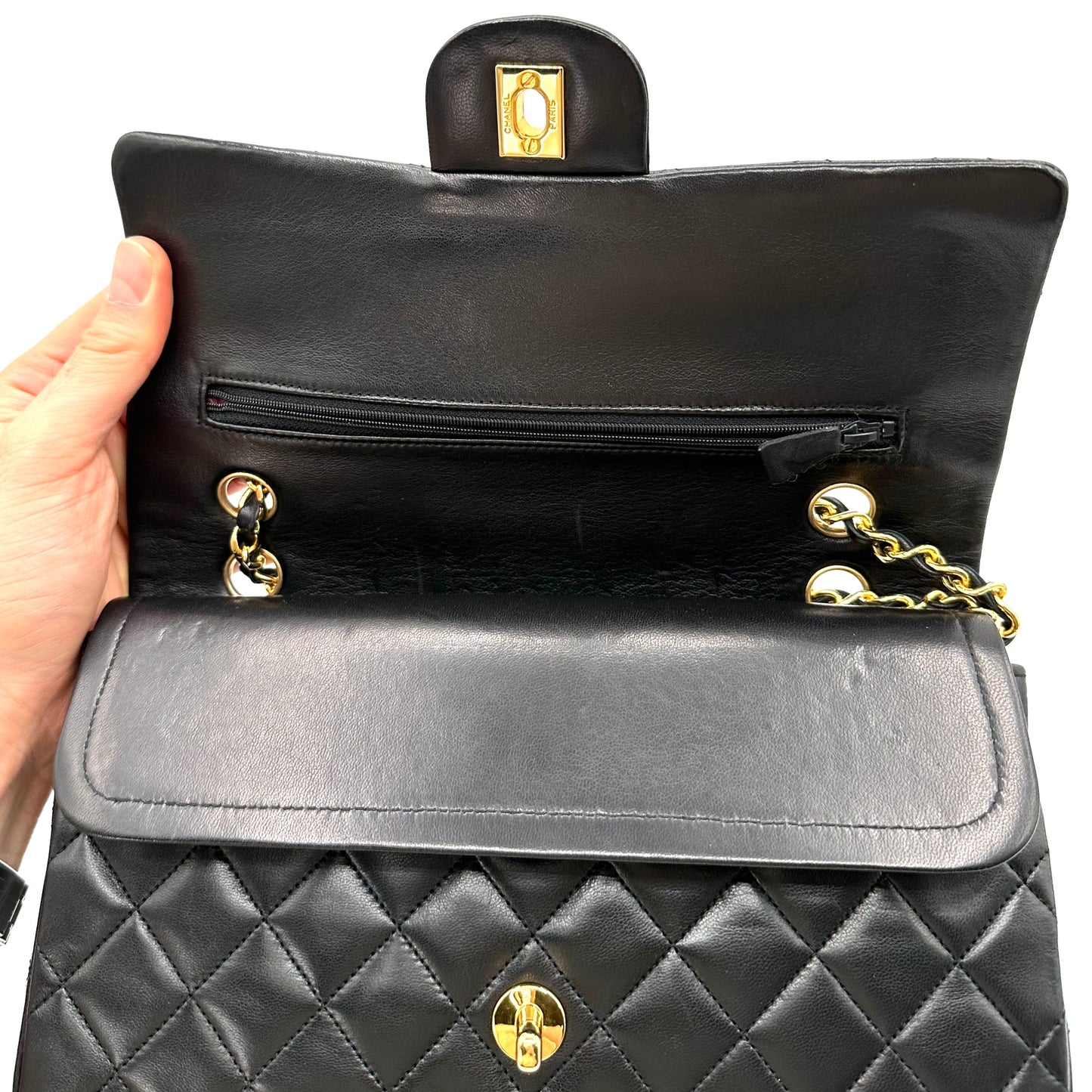 Wander, 1 Series Medium Classic Flap Black Lambskin with seal and card