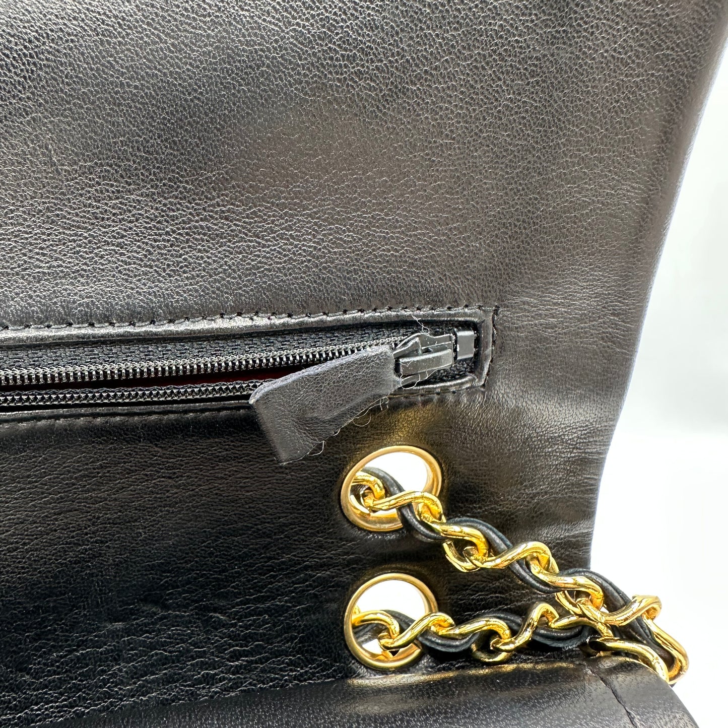 Wander, 1 Series Medium Classic Flap Black Lambskin with seal and card