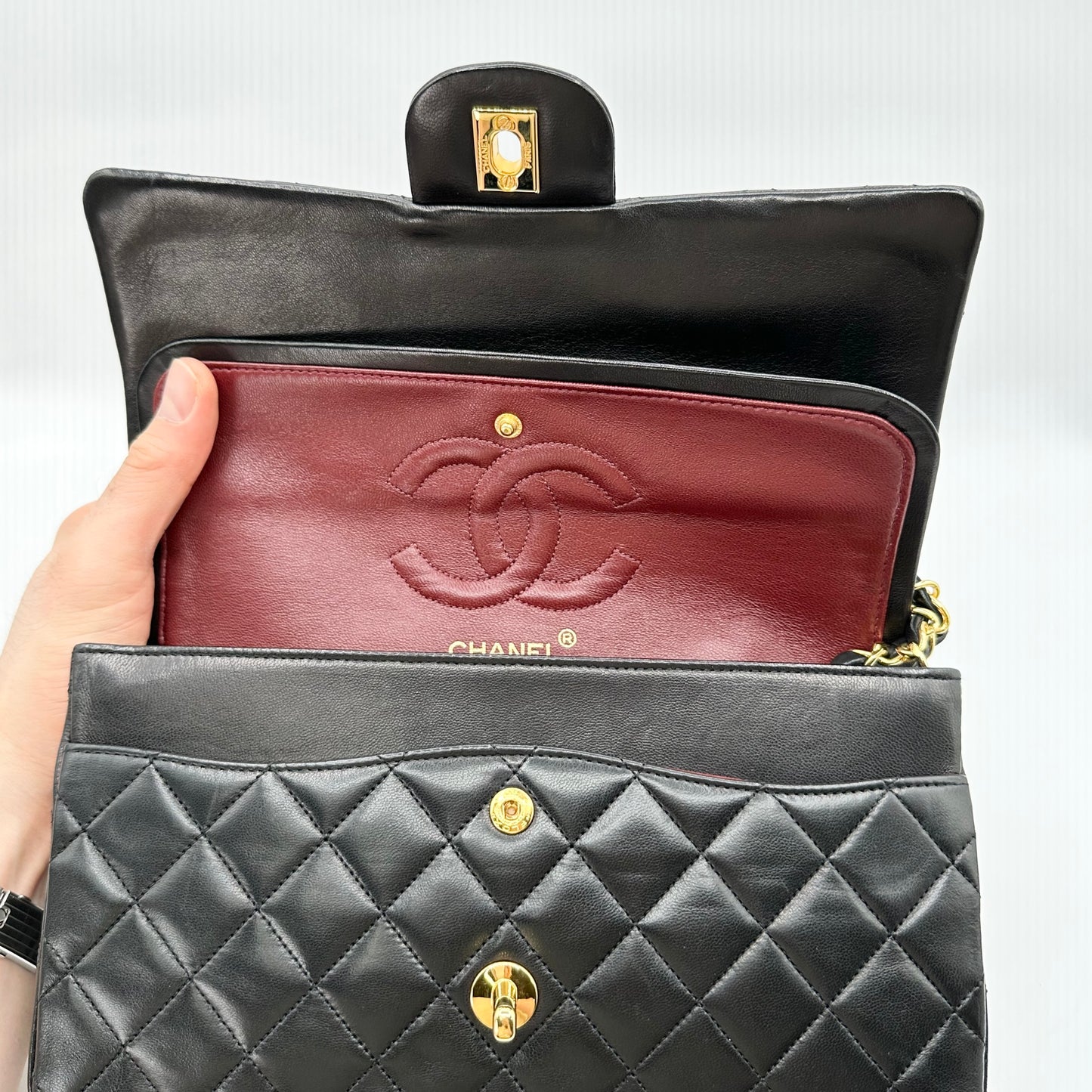 Wander, 1 Series Medium Classic Flap Black Lambskin with seal and card
