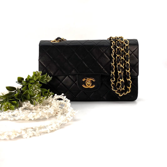 Theo, 1 Series Small Classic Flap Black Lambskin with seal and card