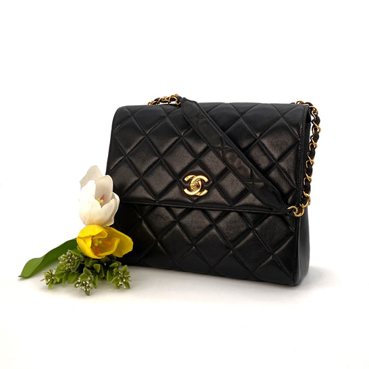 Hesse, 4 Series Matelasse Black Lambskin with seal and card