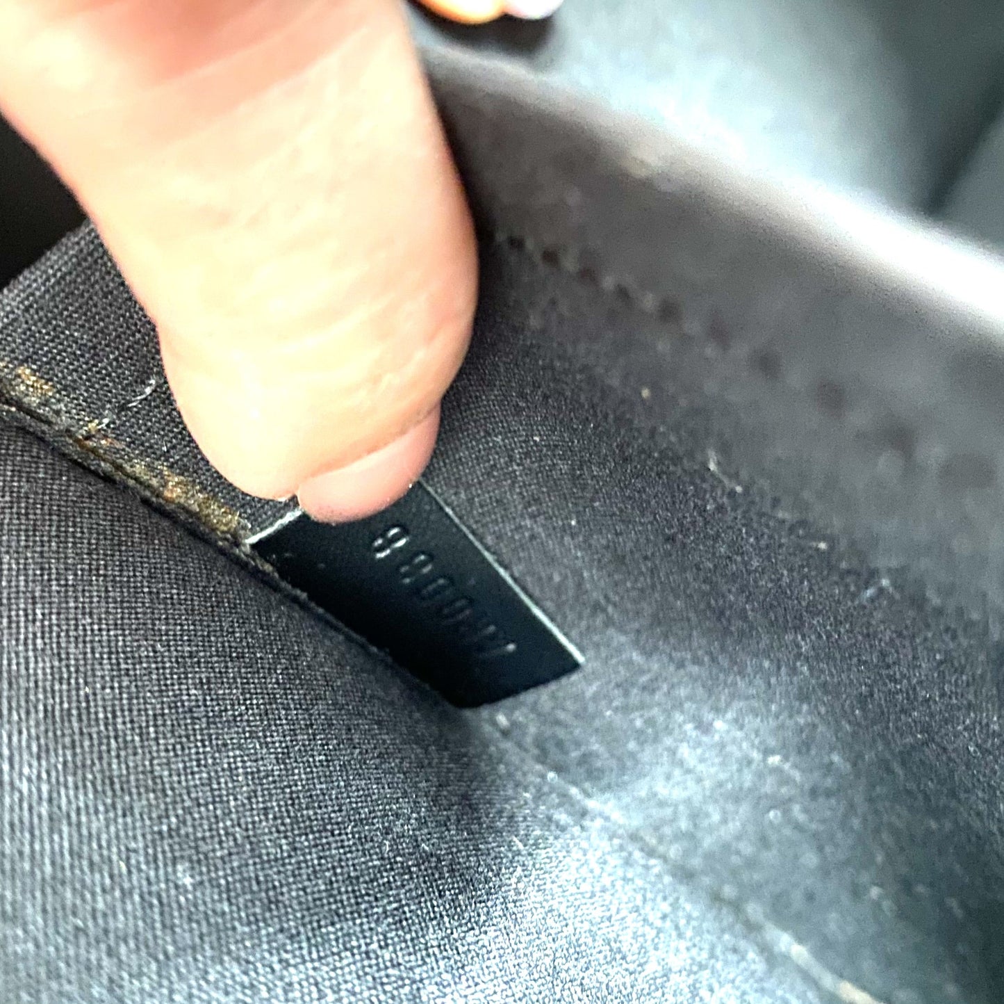 LVEMADPM, LV Epi Madeleine PM Noir