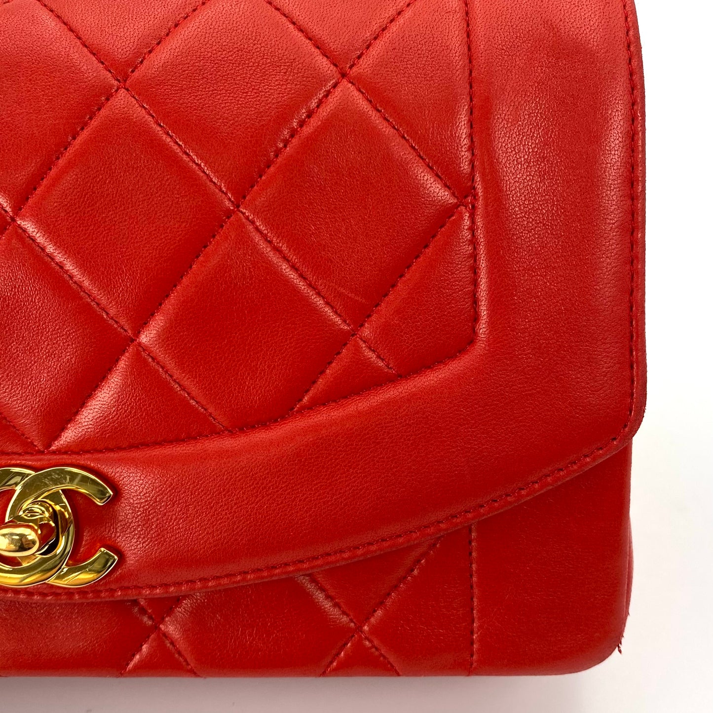 Leontyne, 2 Series Small Diana Red Lambskin with seal and card