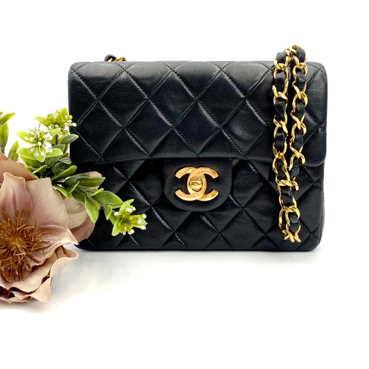 Arantxa, Vintage Chanel 3 series Small Chain Black Lambskin Square With Seal And Card