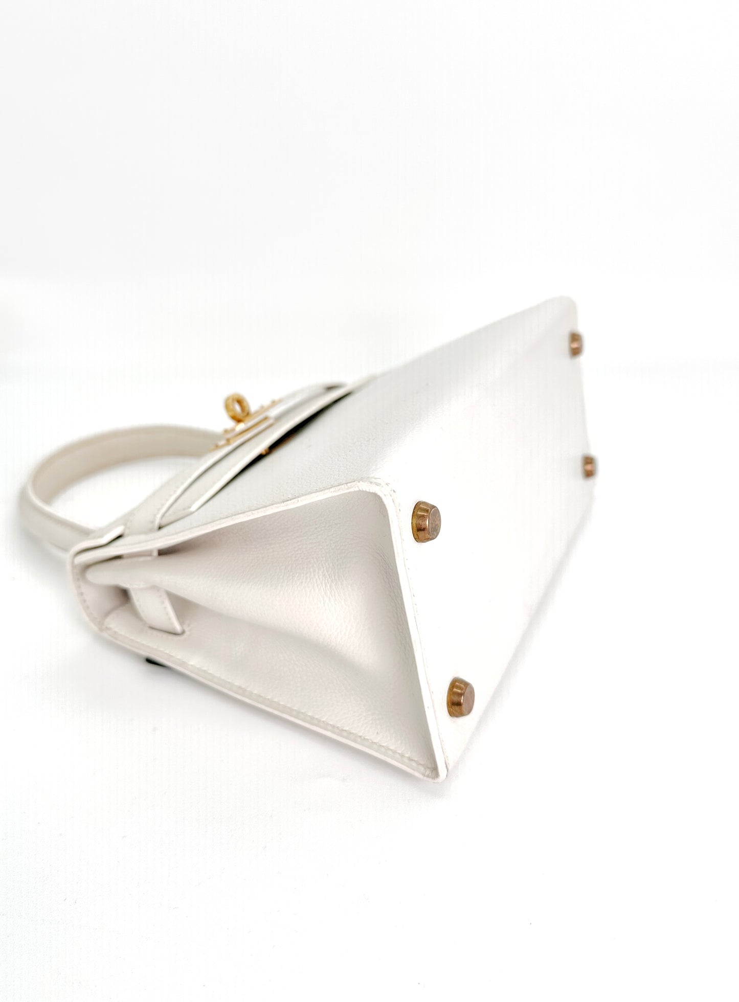Fumiko, Vintage Authentic Hermes ⭕O 1985 kelly 20 white courchevel with strap