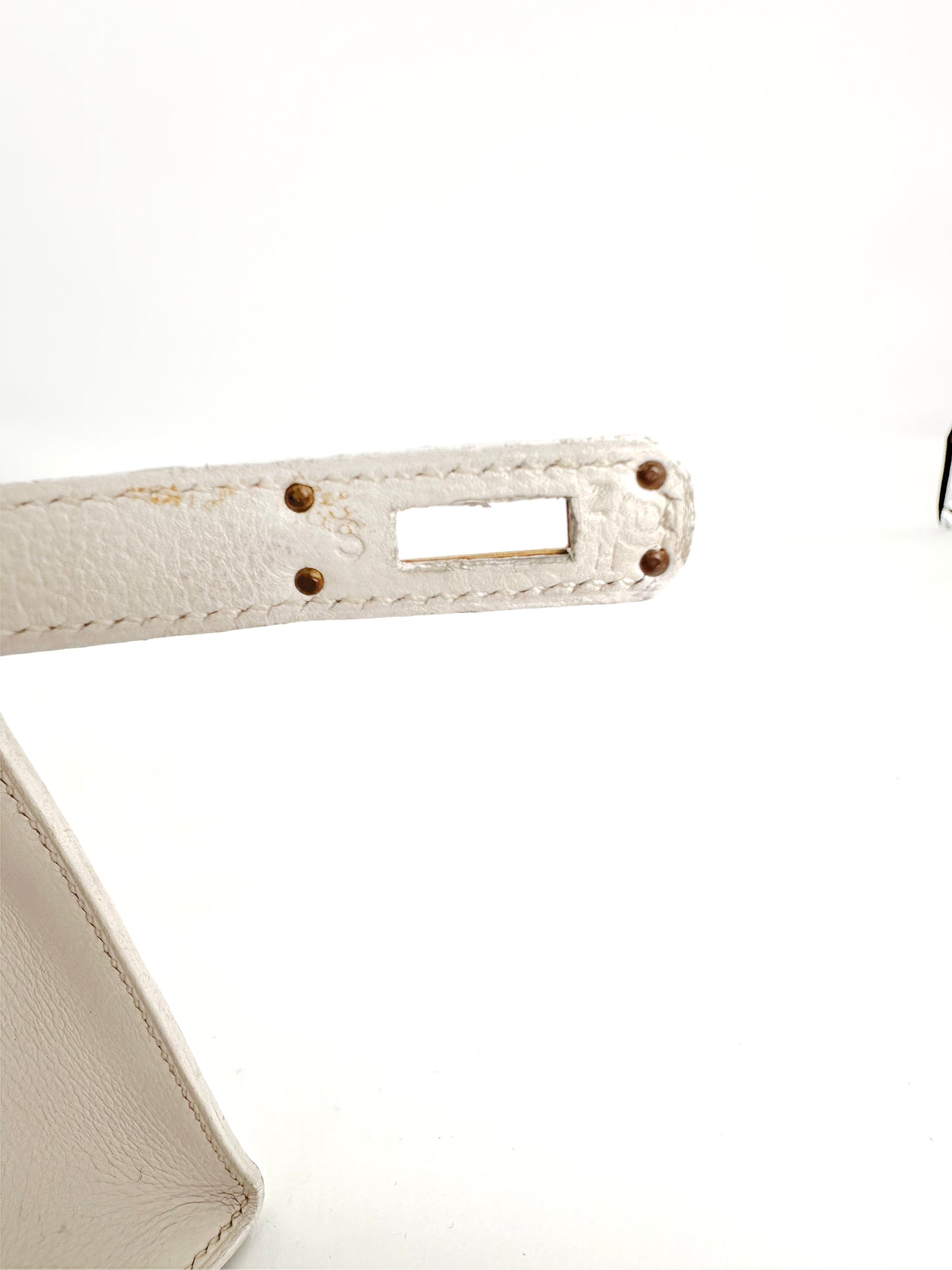 Fumiko, Vintage Authentic Hermes ⭕O 1985 kelly 20 white courchevel with strap
