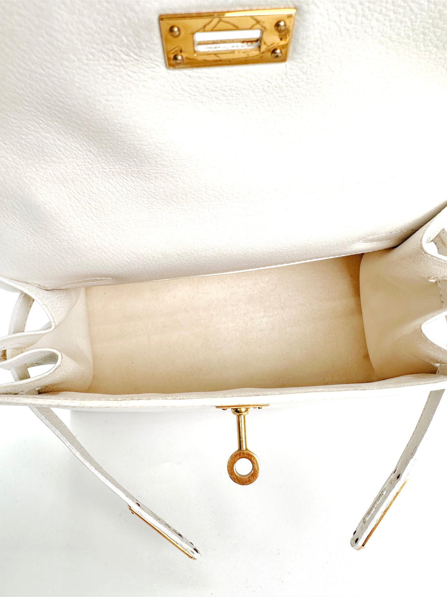 Fumiko, Vintage Authentic Hermes ⭕O 1985 kelly 20 white courchevel with strap