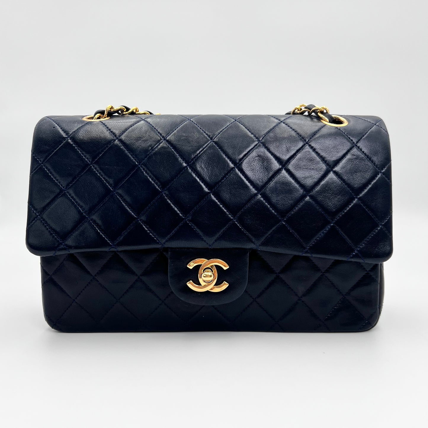 Damon, 1 series Medium Classic Flap Navy Lambskin with serial only