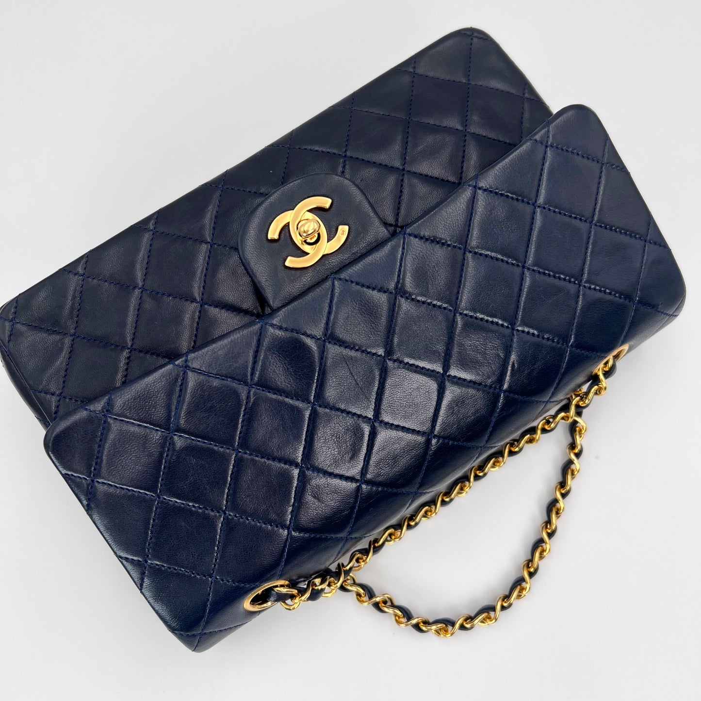Damon, 1 series Medium Classic Flap Navy Lambskin with serial only