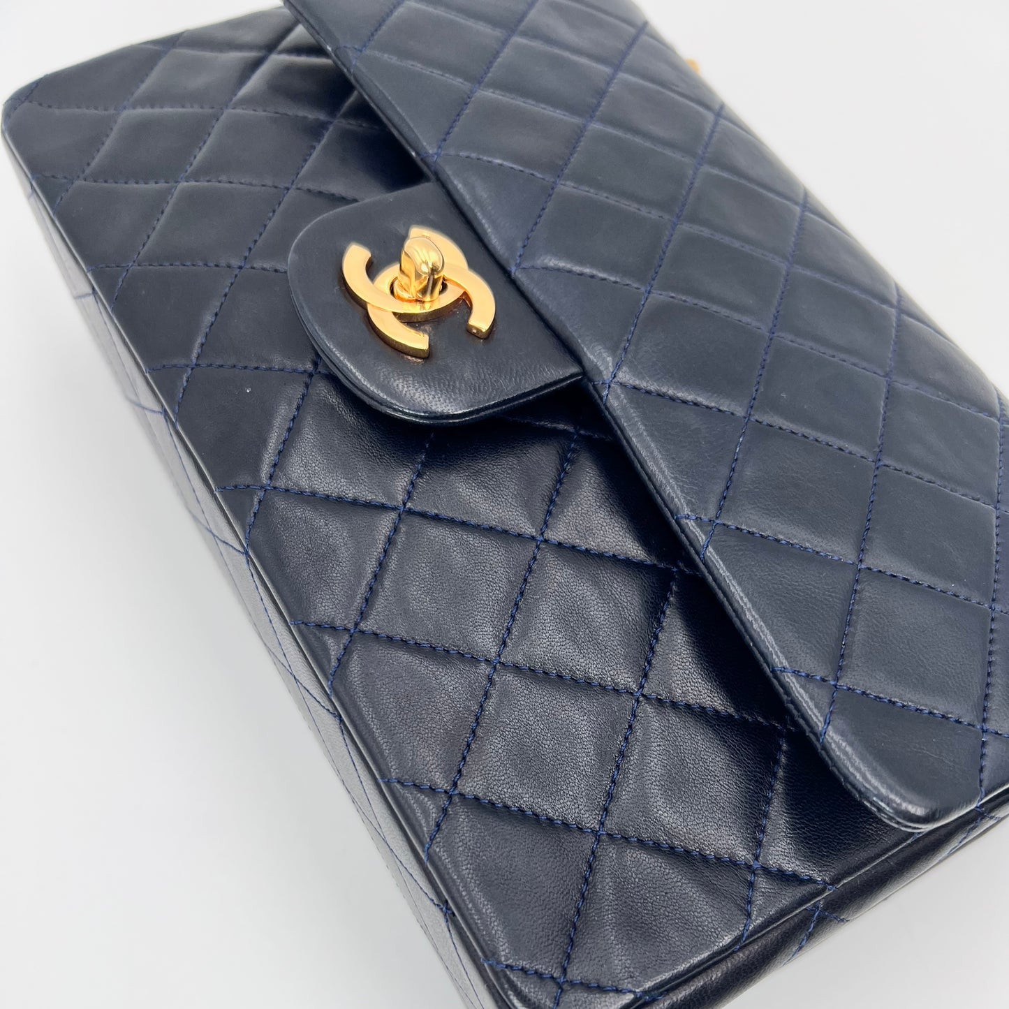 Damon, 1 series Medium Classic Flap Navy Lambskin with serial only