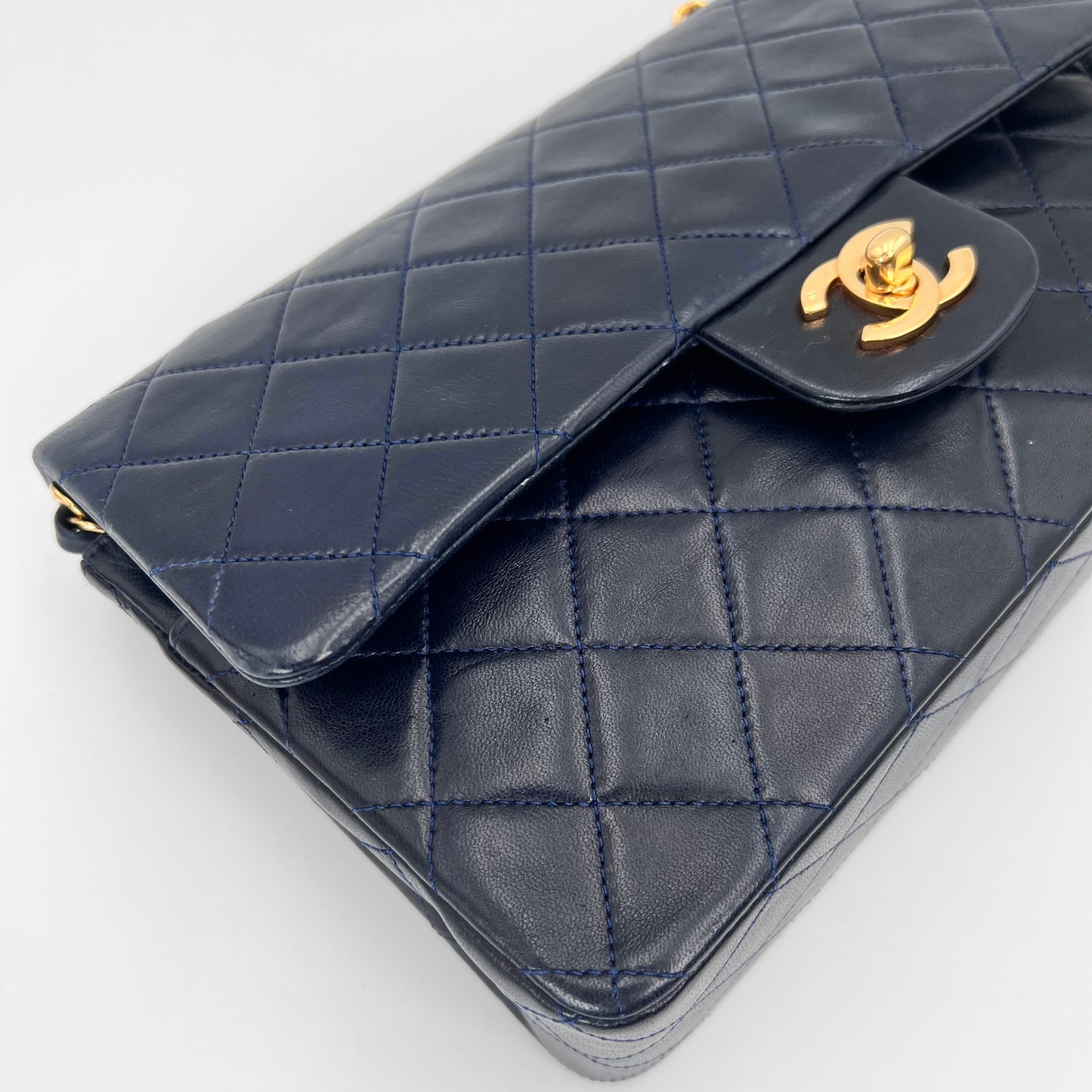 Damon, 1 series Medium Classic Flap Navy Lambskin with serial only