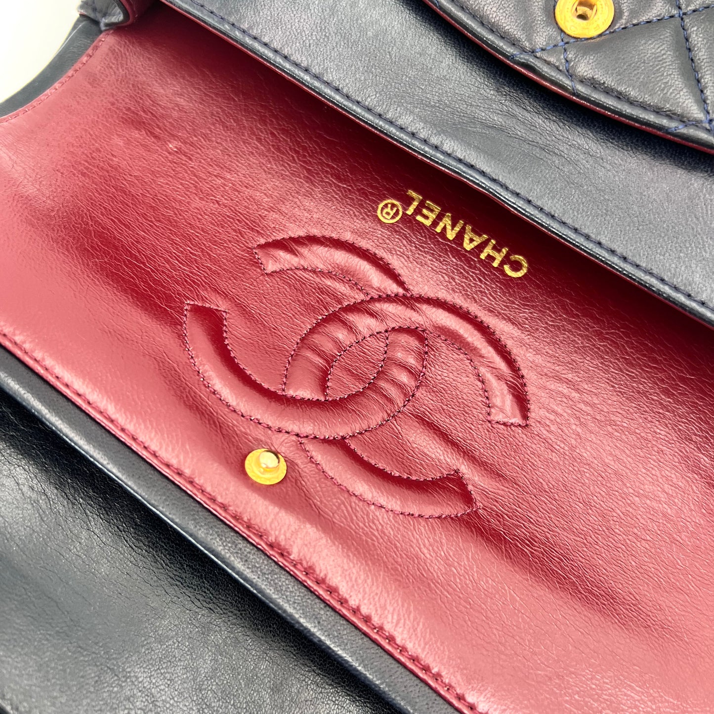 Damon, 1 series Medium Classic Flap Navy Lambskin with serial only