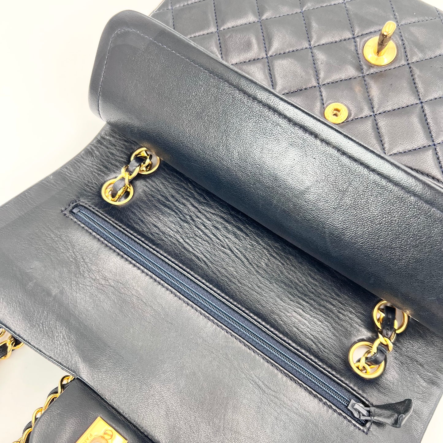 Damon, 1 series Medium Classic Flap Navy Lambskin with serial only