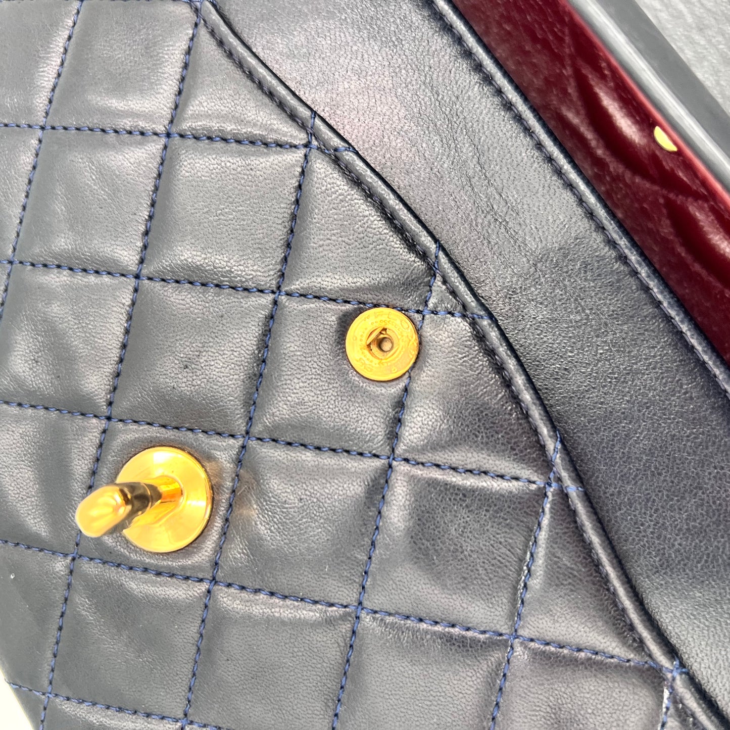 Damon, 1 series Medium Classic Flap Navy Lambskin with serial only