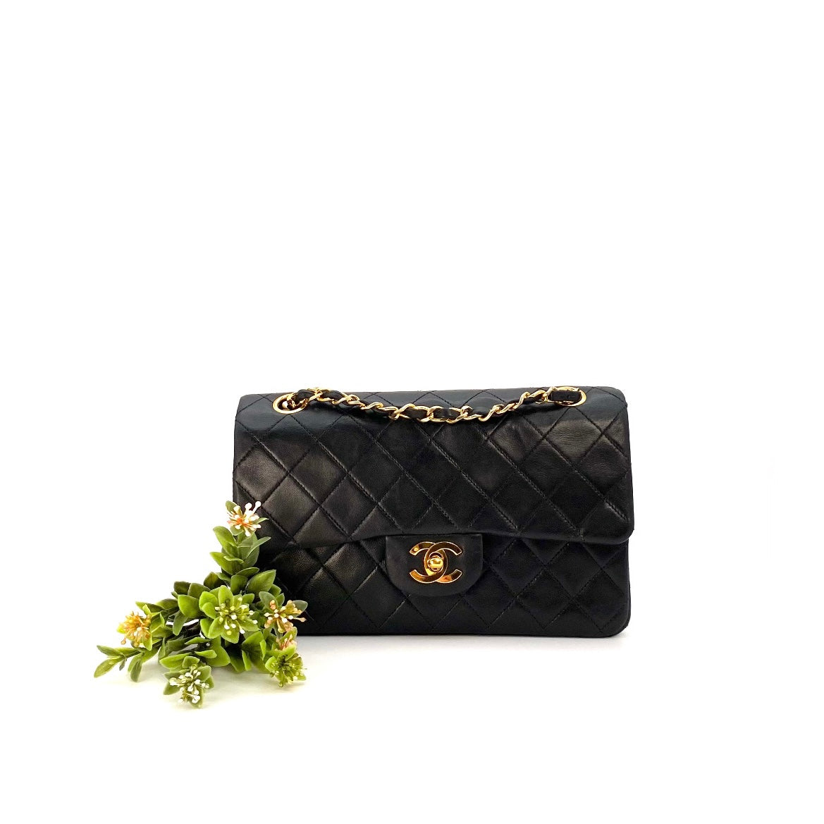 Kieran, 0 Series Small Classic Flap Black Lambskin with seal and card