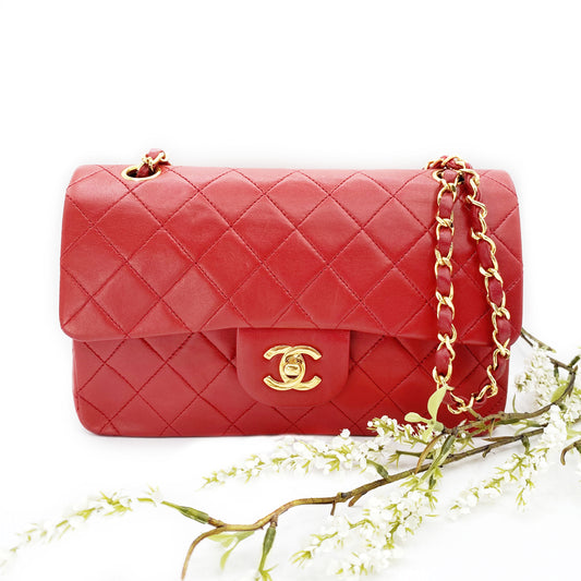 Chiyo Sr, Vintage Authentic Chanel 0 series small classic flap red lambskin with seal and card