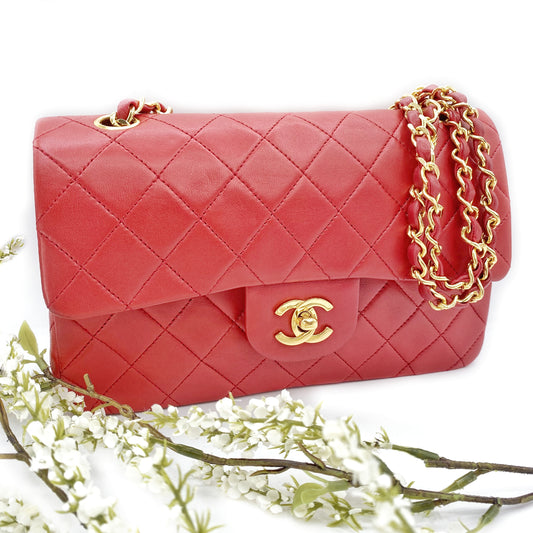 Chiyo Sr, Vintage Authentic Chanel 0 series small classic flap red lambskin with seal and card