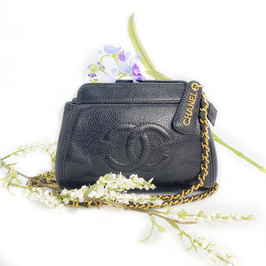 Batalla, Vintage Authentic Chanel 5 series mini chain black caviar "dumpling" with seal and card