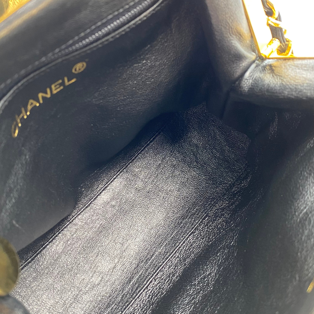 Gawin, 3 Series Mini Kisslock Black Lambskin with seal and card