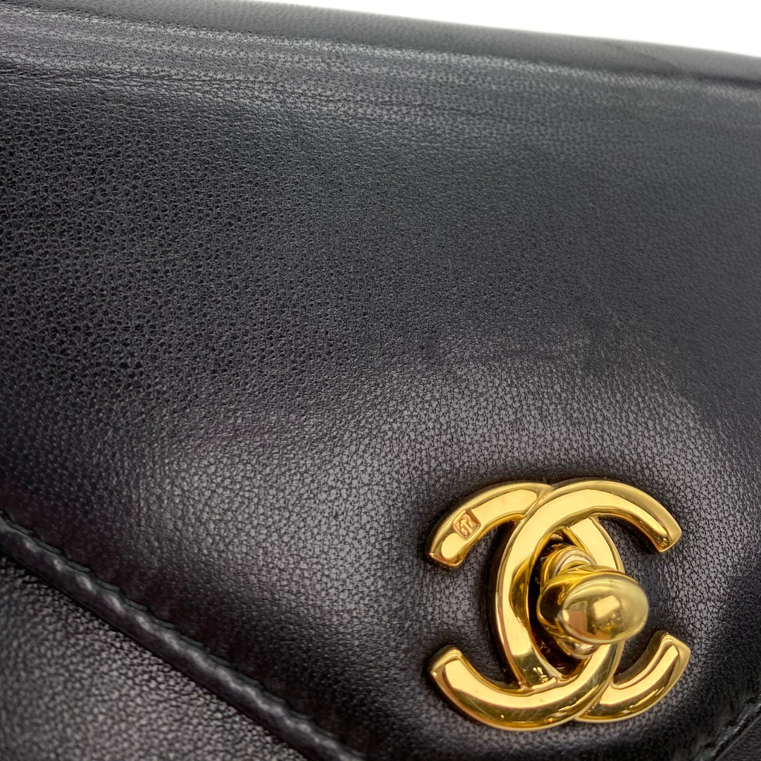Makoto, 4 Series Turnlock Black Lambskin with seal and card