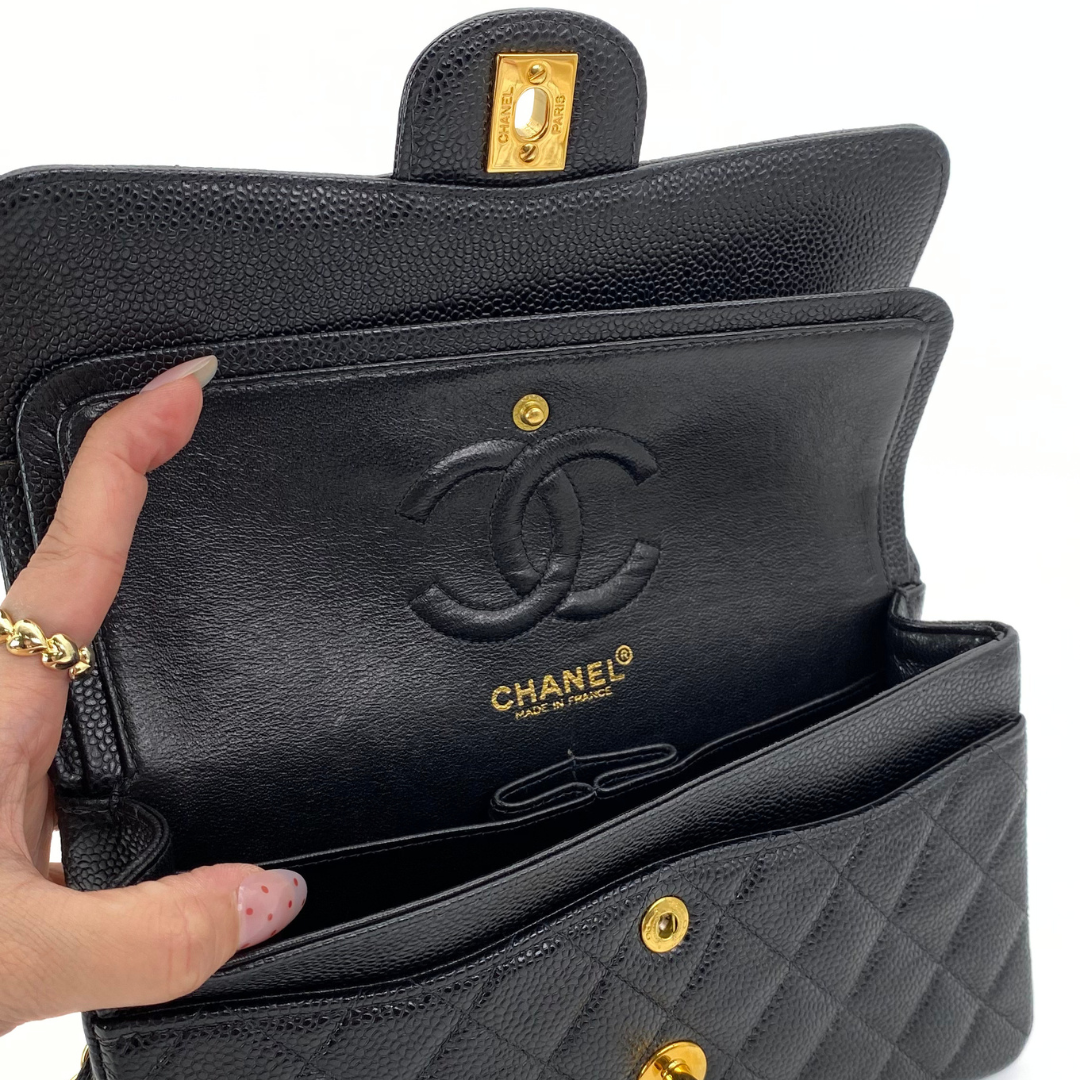 Suki, 6 Series Small Classic Flap Black Caviar with seal only