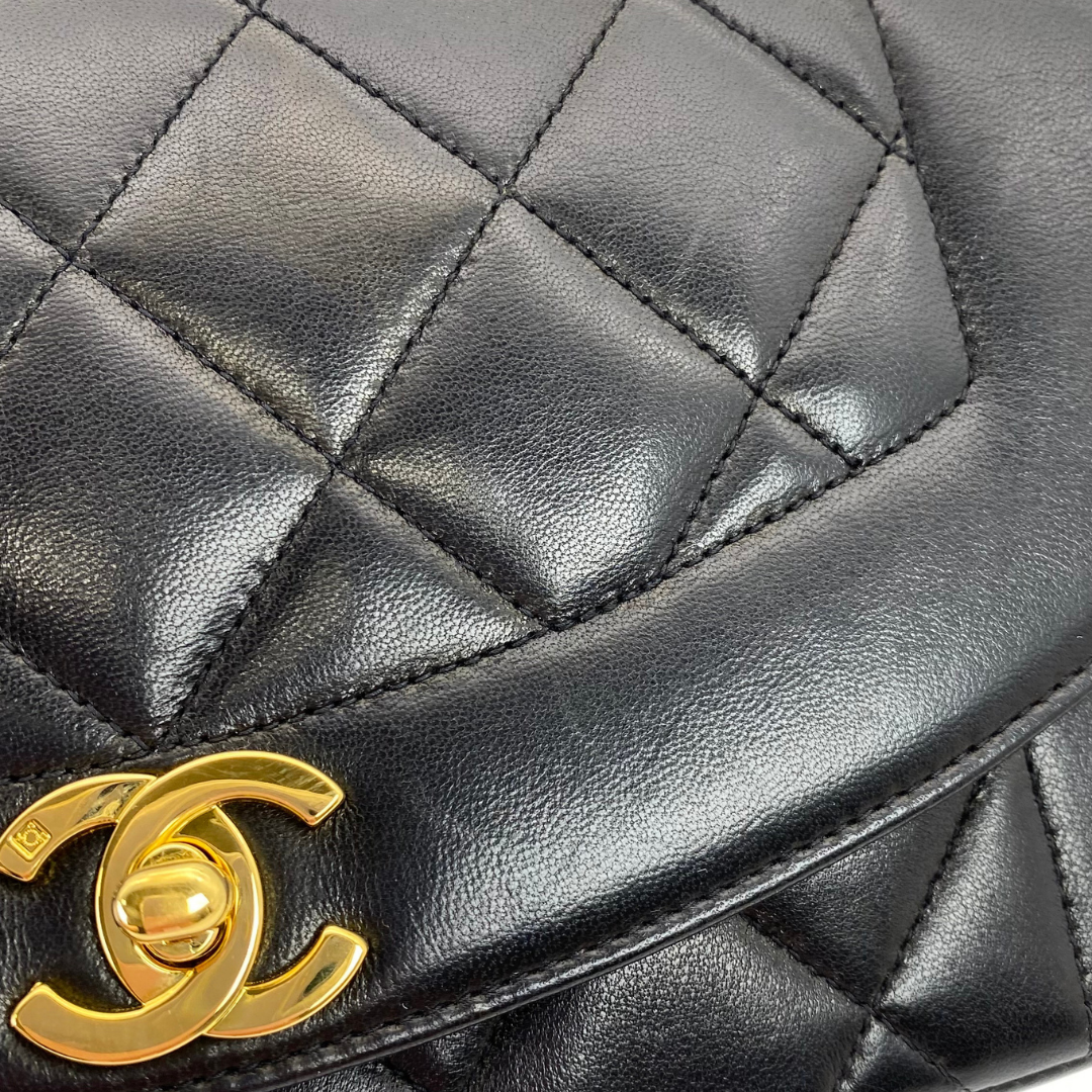 Ichika, 3 Series Small Diana Black Lambskin with seal and card