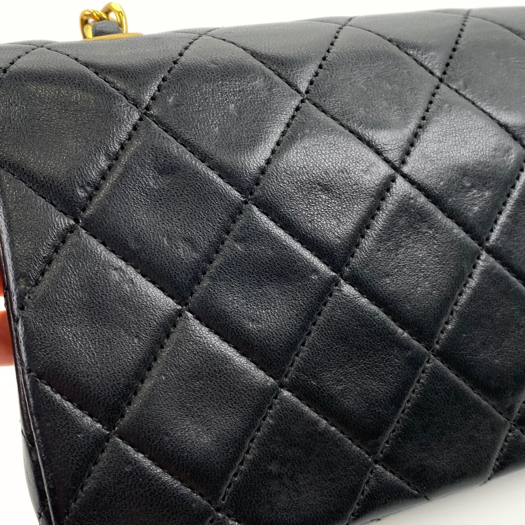 Arata, 1 Series Small Full Flap Black Lambskin with seal and card