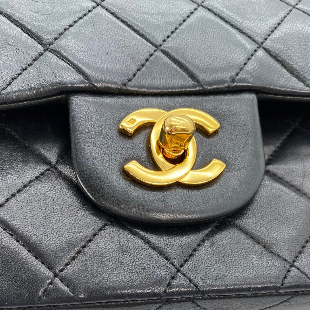 Nico, 1 Series Small Classic Flap Black Lambskin with seal and card