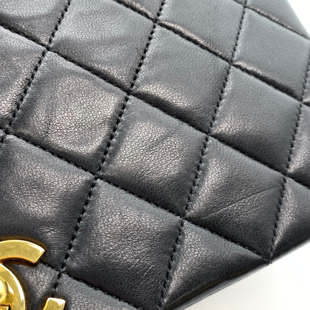 Cyrus, 1 Series Small Full Flap Black Lambskin with seal and card